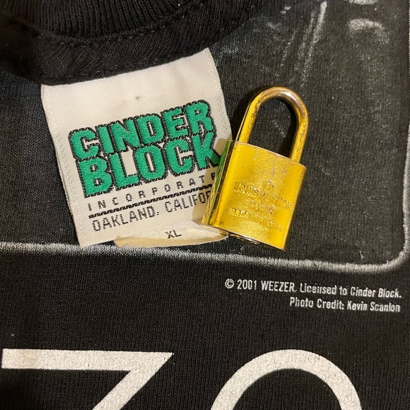 Rare Vintage 2001 Weezer T-Shirt - Picture 3 of 3